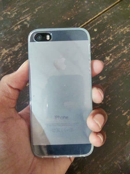 iPhone 5s 16GB 10/10 non PTA Whtsapp 03156098527 1