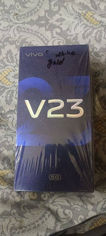 V 23 5G gold colour 0