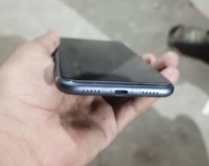 iPhone 11  pta approved 91 health for sale 3