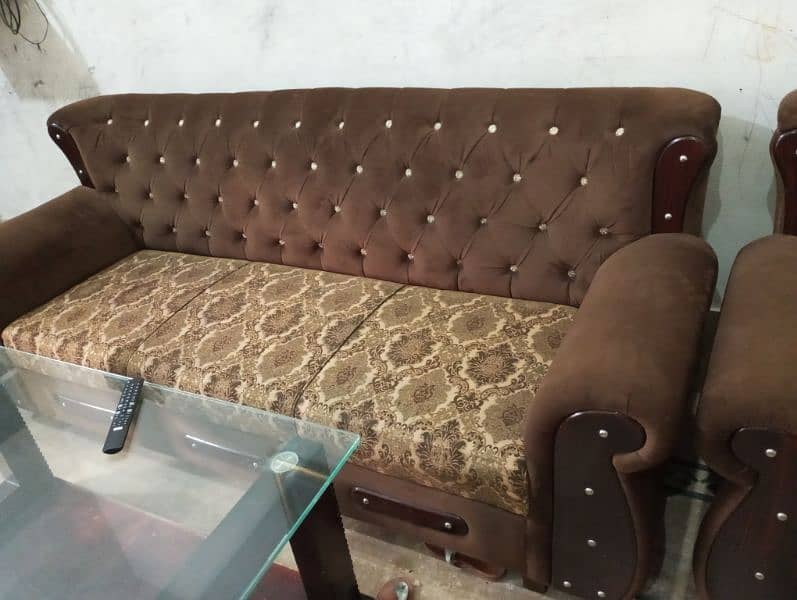 6 seater sofa for sale in good condition. used just 8 month. 1