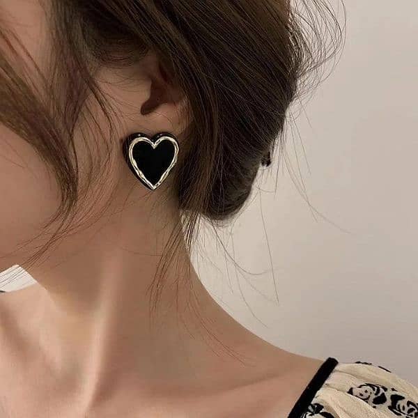 Heart design earrings 1