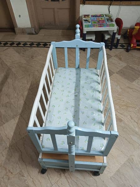 baby swing + baby cot 2