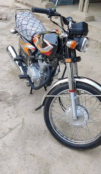 Honda 125cc 2022 model bike for sale WhatsApp number onhai03405872832) 3