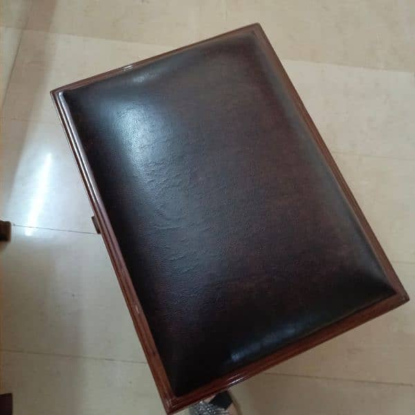 chair. new h use ni ki hai 2