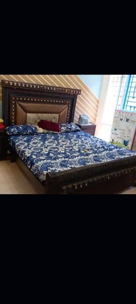 5 seater sofa set 25000,bed set 28000 3