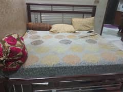 King Size Iron bed 0