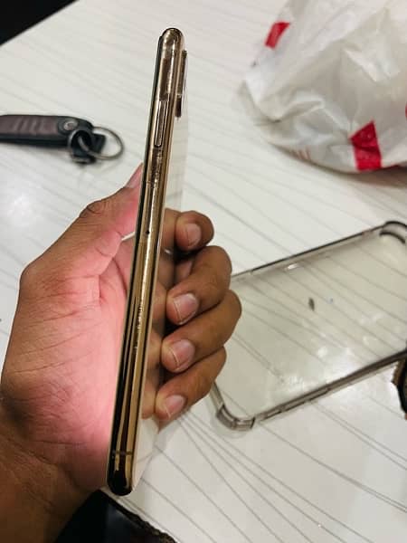 iPhone xs max 64gb pta approved 10