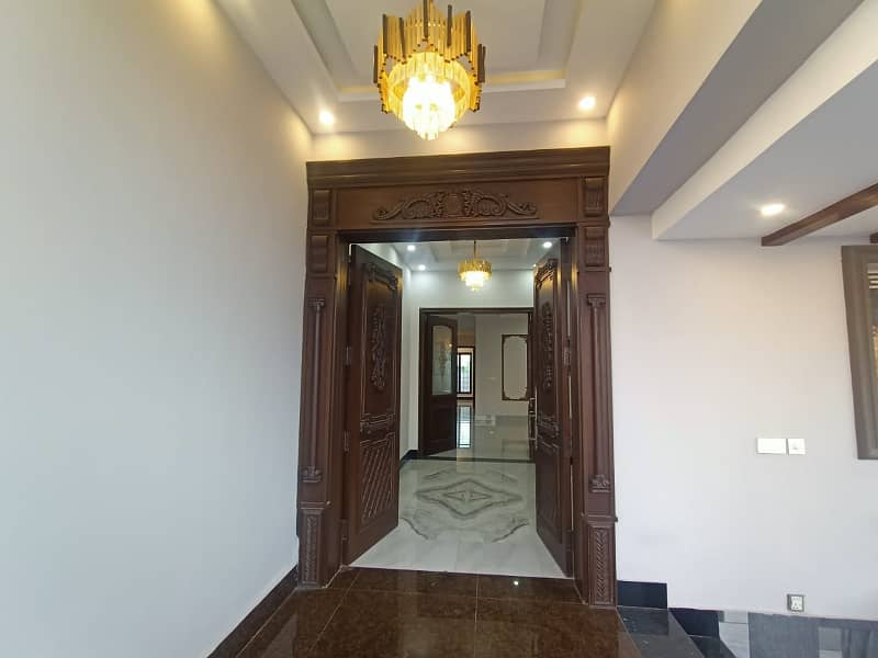 1 Kanal Like New House Available For Rent In Bahria Town Lahore. 0