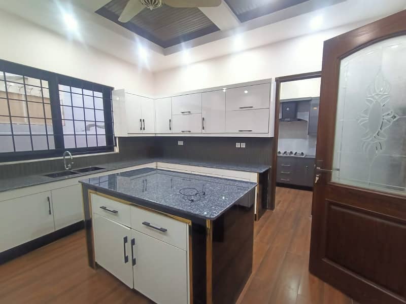 1 Kanal Like New House Available For Rent In Bahria Town Lahore. 16