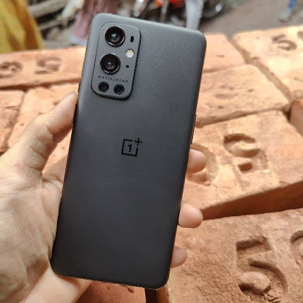 OnePlus 9pro 12GB pin dott minor shade condition working 10%10 new hai 0