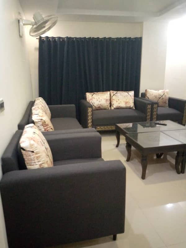 Par Day short time One BeD Room apartment Available for rent in Bahria town phase 4 and 6 empire Heights 2 Family apartment 2