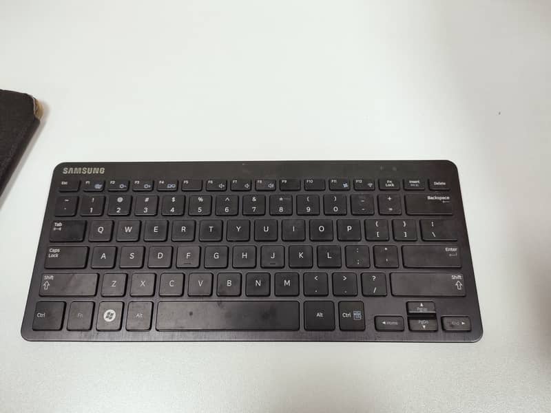 ORIGINAL-Samsung Bluetooth Keyboard for Sale - Excellent Condition! 3