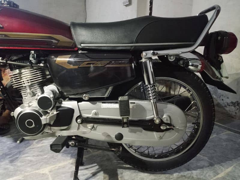 HONDA CG-125 SPECIAL EDITION (Self Start) 6