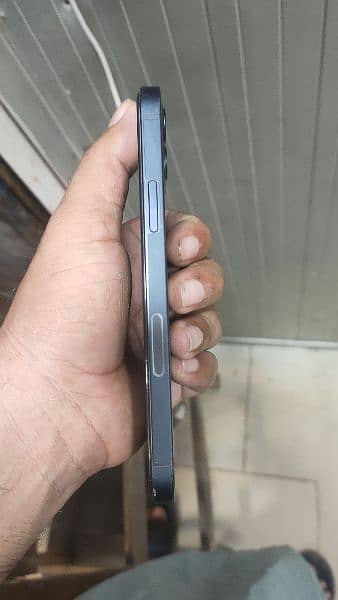 iphon 12 condition 10 by 10 only facility issue and battery service 1