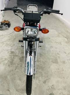 HONDA CG 125CC FOR SALE URGENT CONTACT WHATSAPP 03209799627 0