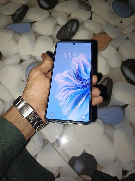 tecno camon 20 8/256 GB 7