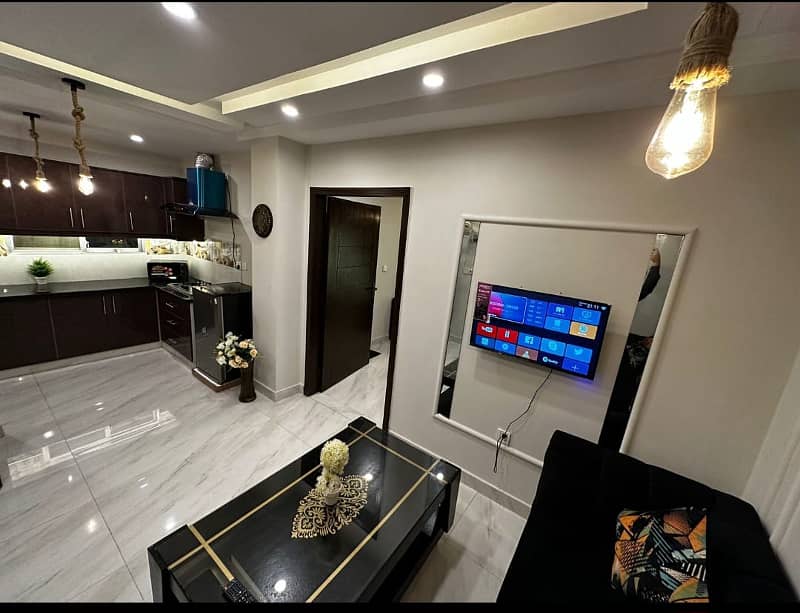 1 Bedroom VIP full furnishe flat for rent per day available in Bahia Town Lahore 3