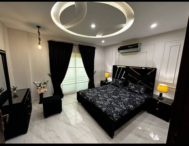 1 Bedroom VIP full furnishe flat for rent per day available in Bahia Town Lahore 0