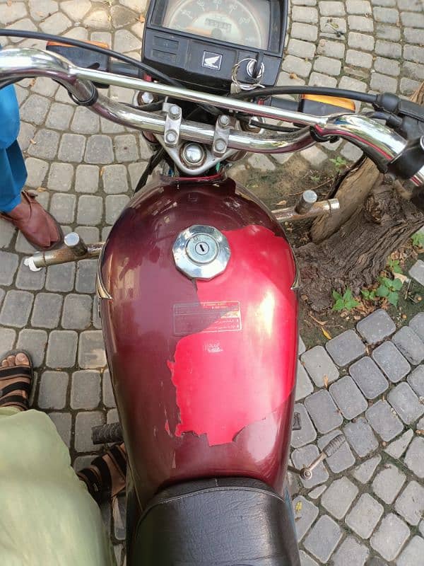 Honda cd 70 bilkul ok h tire tube new h koi  kaam nhi h bike ka 5