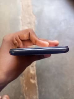 infinix hot 10 4 128 with box all okay h urgent sale only cash need h 0