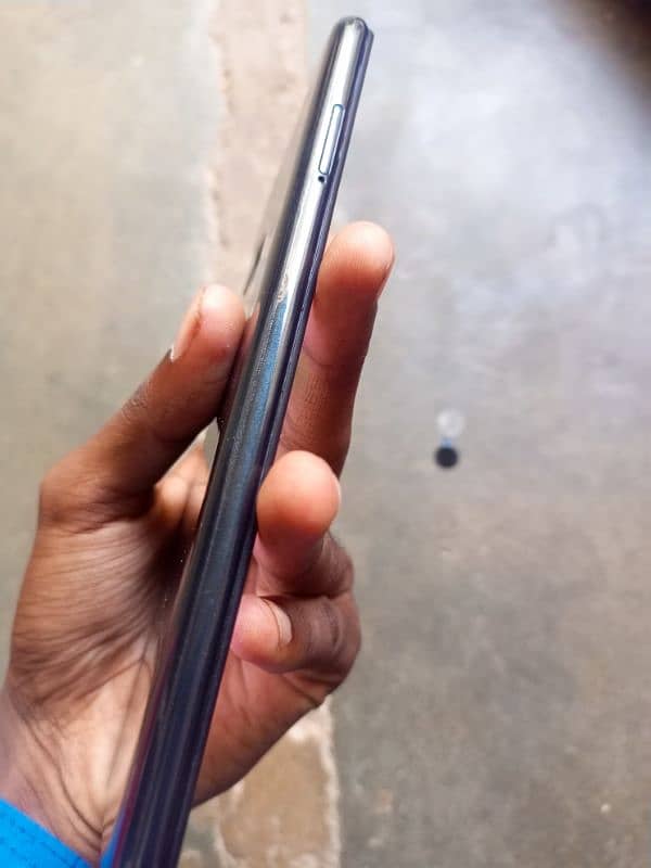 infinix hot 10 4 128 with box all okay h urgent sale only cash need h 5