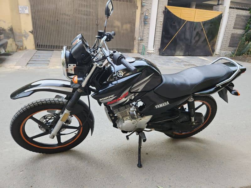 Yamaha YBR-125G for sale in New Condition. First Owner. 12000km driven 6