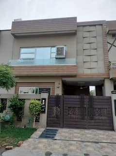 5 MARLA USED HOUSE ON TOP NOTCH LOCATION IN BLOCK G DHA 11 RABHAR PHASE 2 IS AVAILABLE FOR SALE