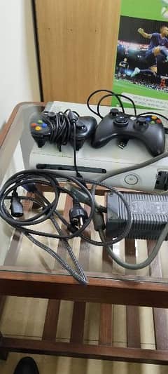 X-Box 360 500GB hard disk 2 controllers