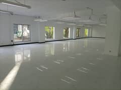 3000 square feet Office hall for rent in Gulberg for Silent office (Call center + Software house + Marketing office and other setup as you want) 0