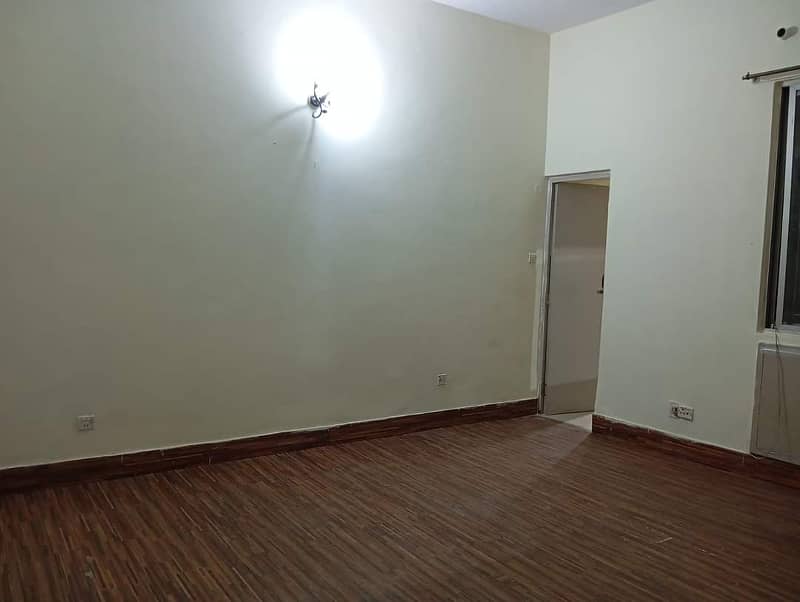 1 kanal house for rent in Gulberg for family and call center software house school setup or any commercial activity 1