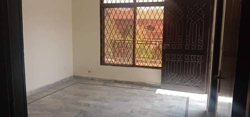 1 kanal house for rent in Gulberg for family and call center software house school setup or any commercial activity 8