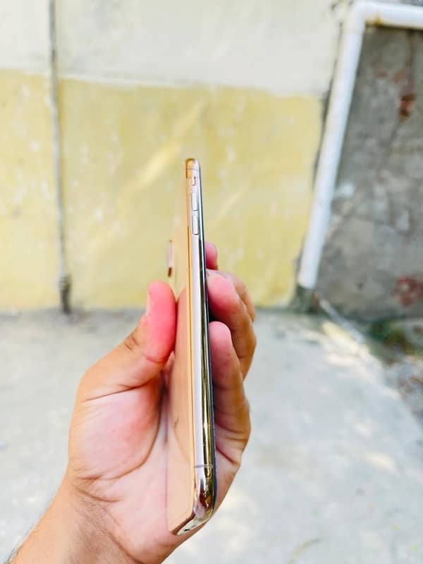 I phone xs max 8