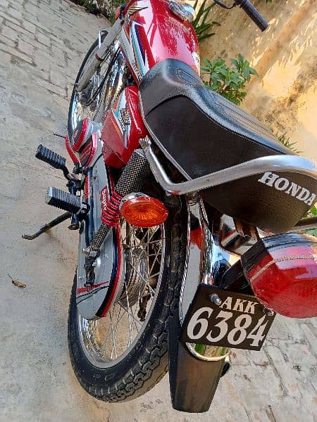 2016 model ha bike bilkul  okay ha). 5