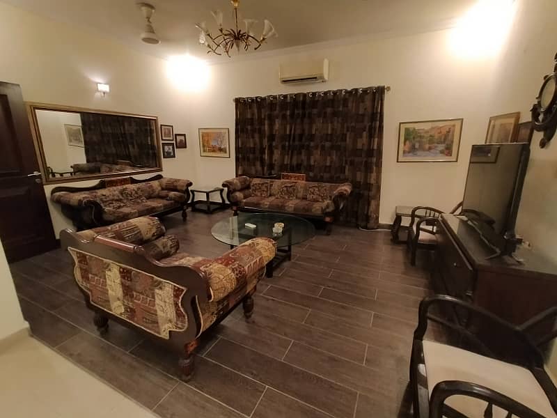 DHA phase 8 FULLY Furnished house near airport short and long term 5