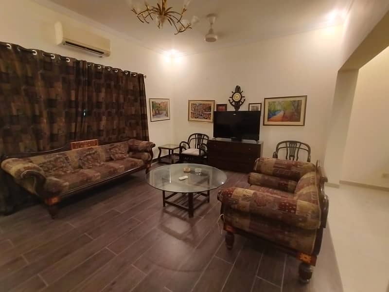 DHA phase 8 FULLY Furnished house near airport short and long term 6