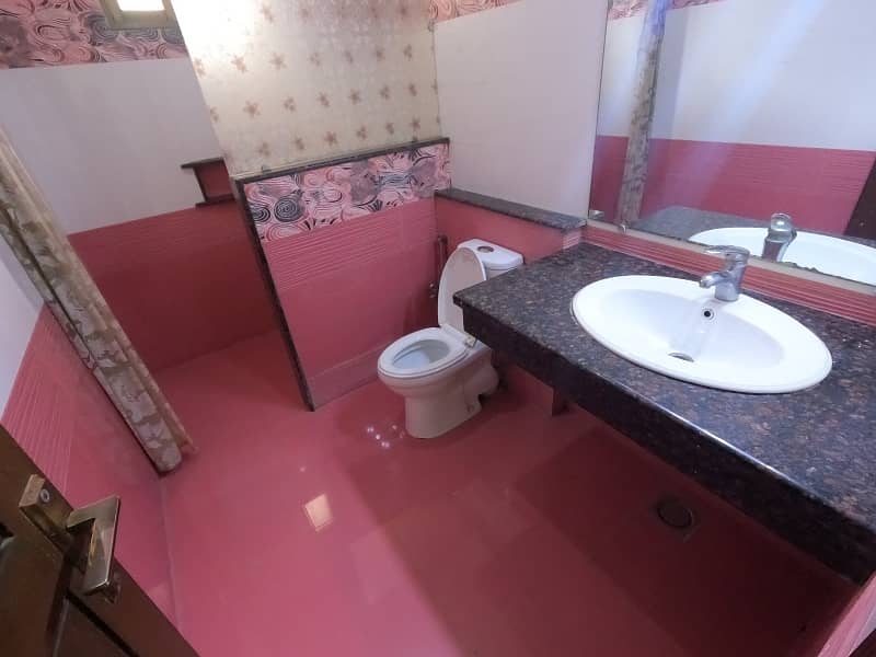 Prime Location 400 Square Yards House For Rent In Beautiful Saadi Town 6