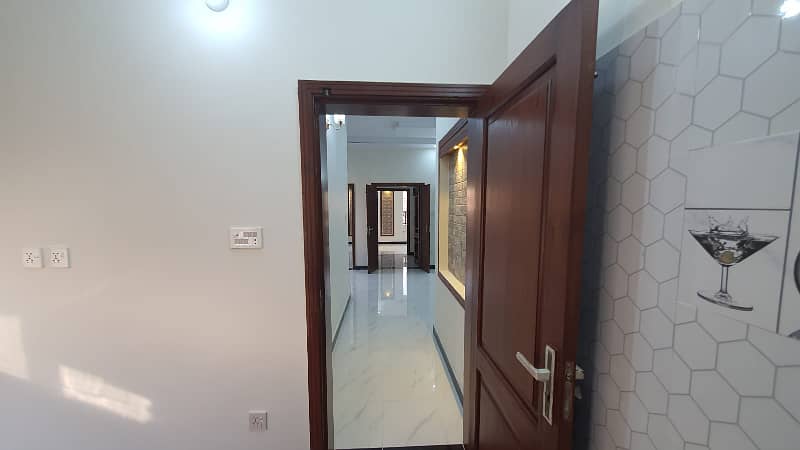 Upper portion available for rent 7