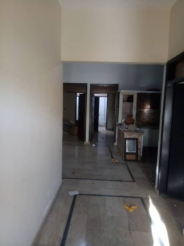 120 Square Yards House For Rent Is Available In Saadi Town - Block 4 2