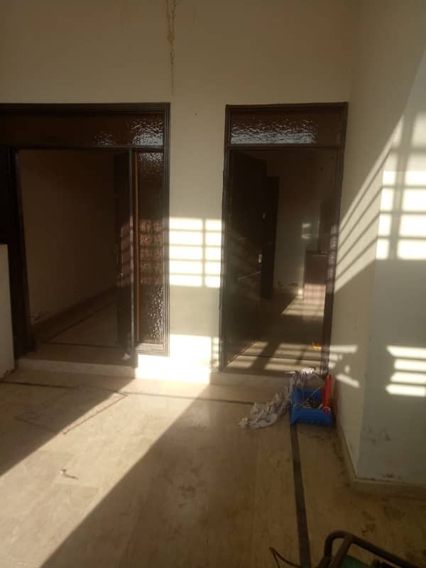 120 Square Yards House For Rent Is Available In Saadi Town - Block 4 4