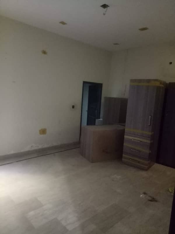 120 Square Yards House For Rent Is Available In Saadi Town - Block 4 9