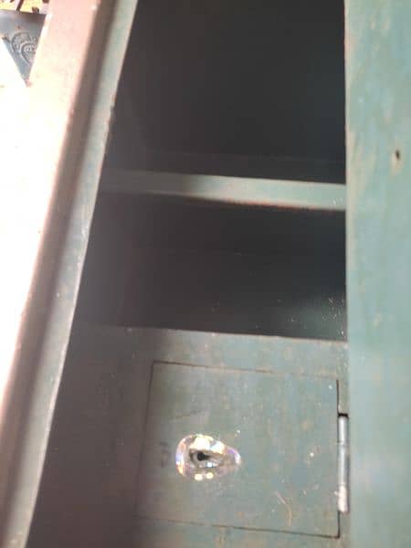 locker tijori in very good condition weight 21.5 kg with 3 keys 4