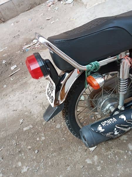 Honda cg 125 red 2022 model urgent sell 3