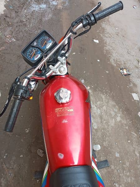 Honda cg 125 red 2022 model urgent sell 5