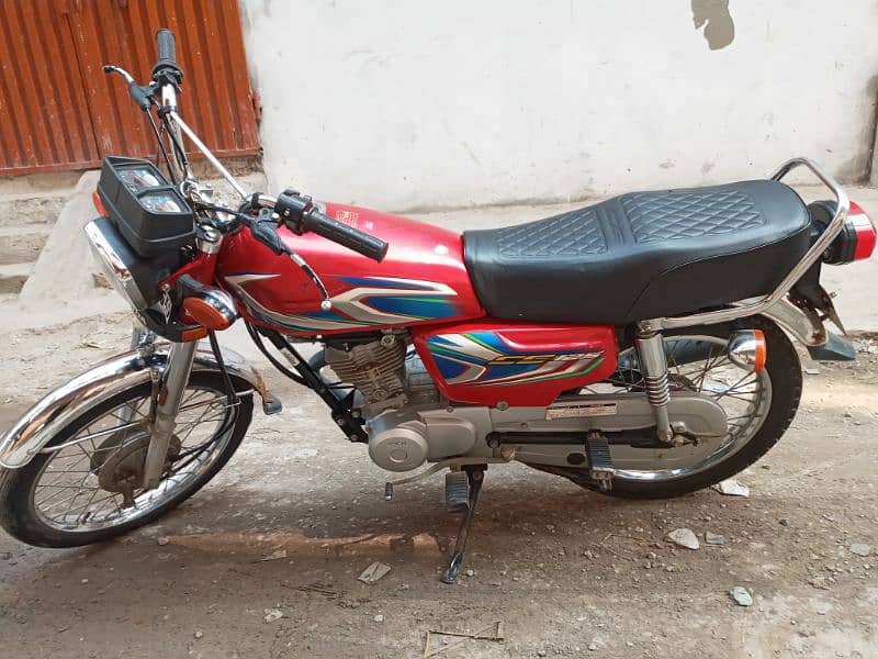 Honda cg 125 red 2022 model urgent sell 6