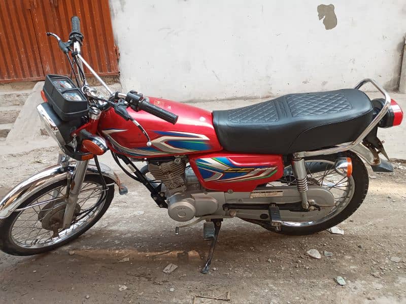 Honda cg 125 red 2022 model urgent sell 7