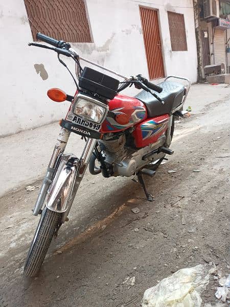 Honda cg 125 red 2022 model urgent sell 9