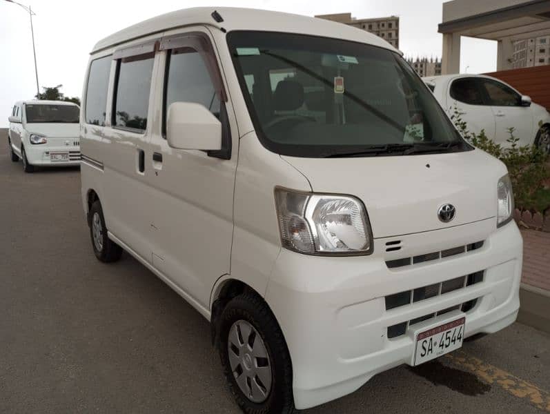 Daihatsu Hijet 2017 1