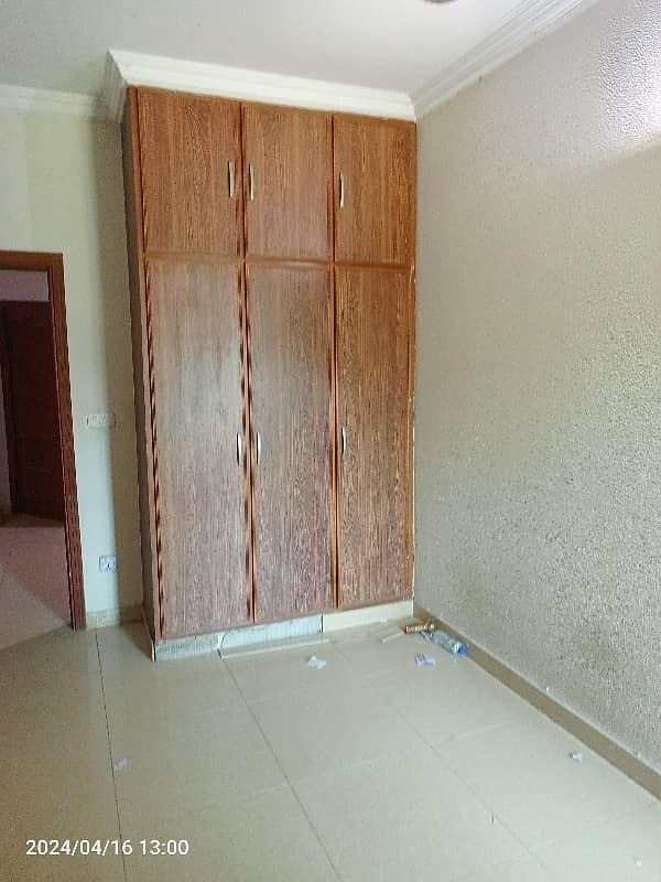 3 Bed Flat Is Available For Rent 7