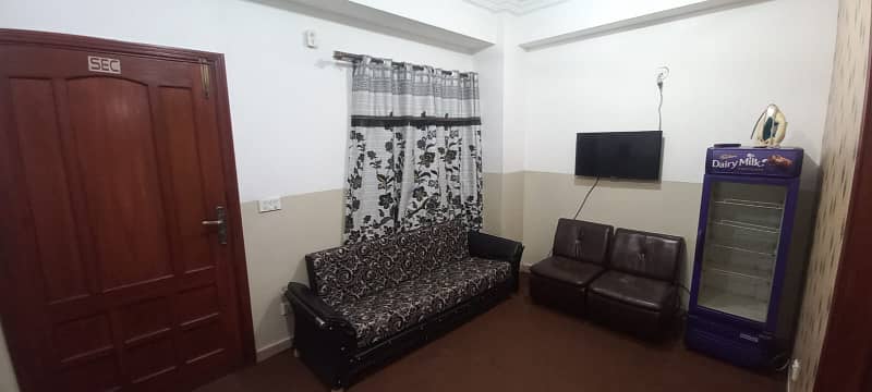 Beautiful Furnish Flat For Rent In G15 7