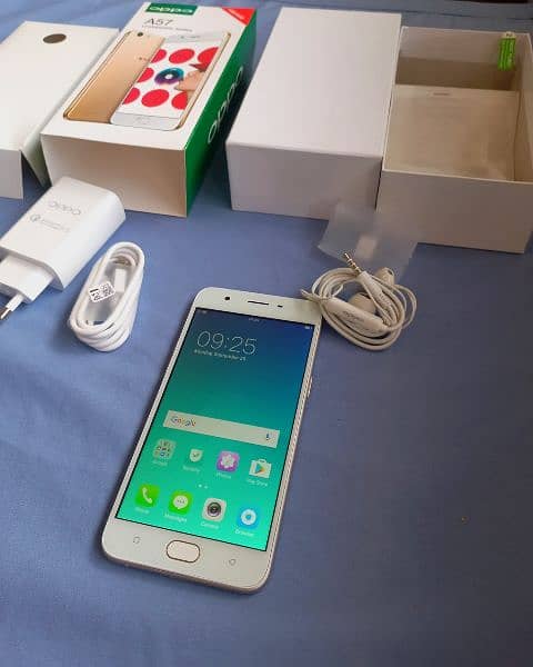 mobile Oppo a57 like new complte Box 1